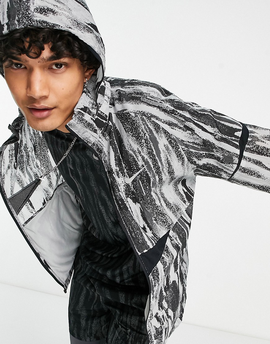 Nike Running Wild Run printed windrunner jacket in gray-Grey