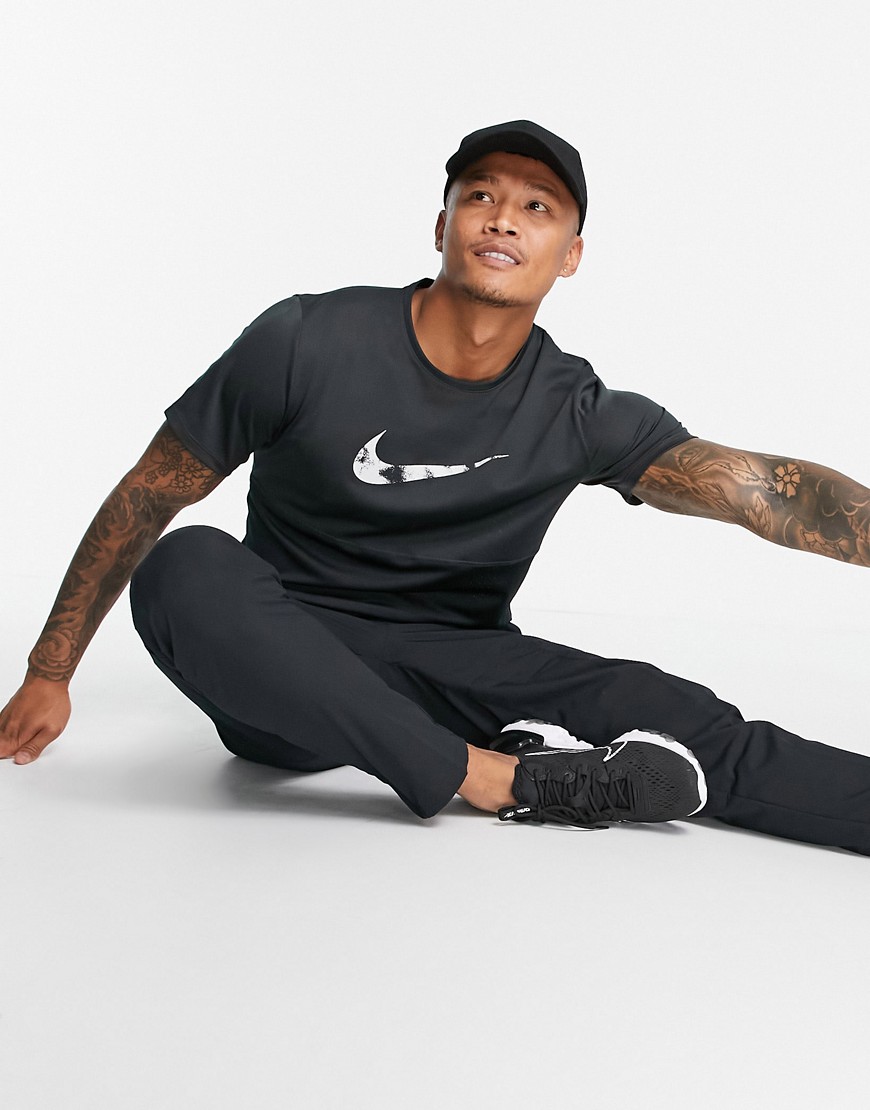 Nike Running Wild Run Swoosh t-shirt in dark gray-Grey