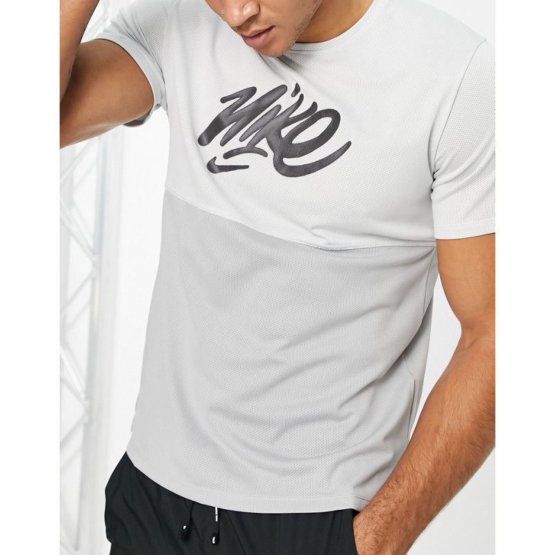IDQUP Uomo Nike Running - Wild Run - T-shirt grigia con grafica del logo