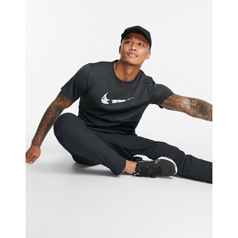 Nike Running - Wild Run - T-shirt grigio scuro con logo Nike