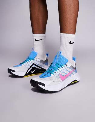 Nike Running Wildhorse 10 sneakers in white and blue