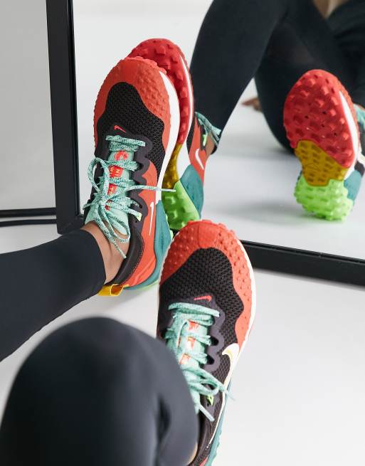 Nike Running Wildhorse Sneakers in black and rood ASOS