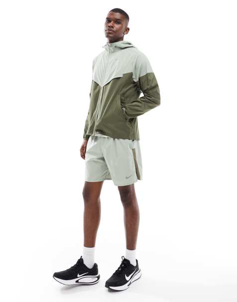 Nike Running - Windrunner - Giacca a vento a pannelli verde chiaro e kaki - view 1
