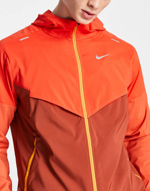 Nike Running Windrunner Jacke in Rot mit UV Schutz ASOS