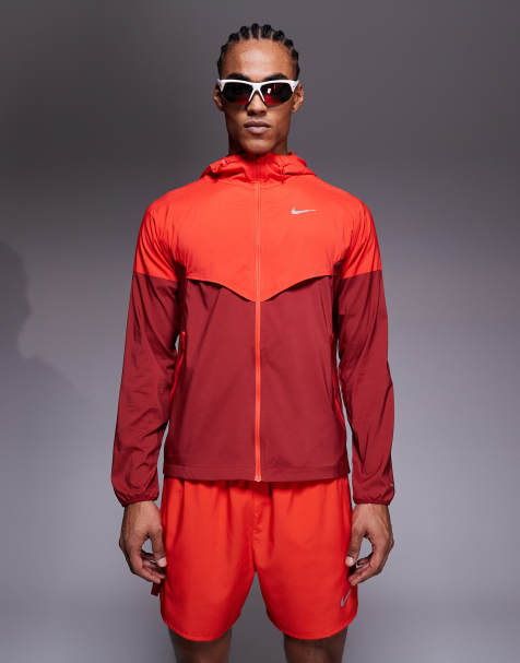 Nike Running – Windrunner – Laufjacke in Burgunderrot und Rot - view 1