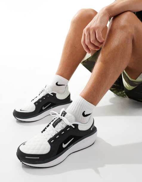 Nike Running Winflo 11 Gore-Tex sneakers in black and white - view 1