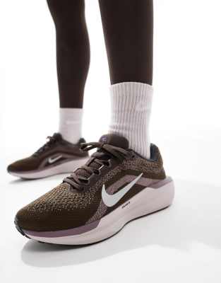 Winflo 11 sneakers in brown and silver-Black