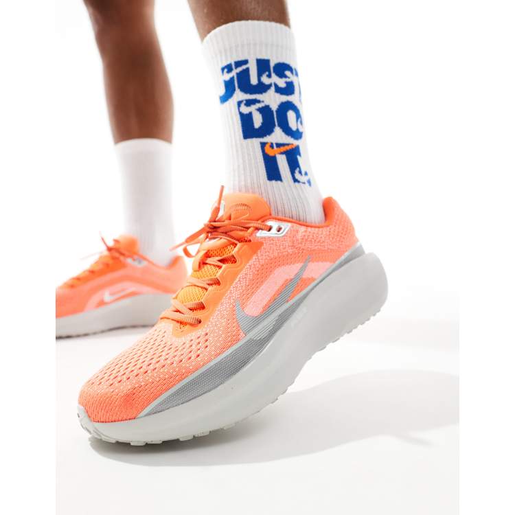 スパイク・シューズ NIKE AIR WINFLO11 28cm Nike Running Winflo 11 sneakers in orange and silver | ASOS