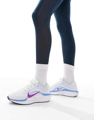 Nike Winflo 11 Sneakers In White And Blue