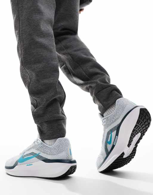 Nike Running Winflo 11 sneakers in white and blue, 5 of 5