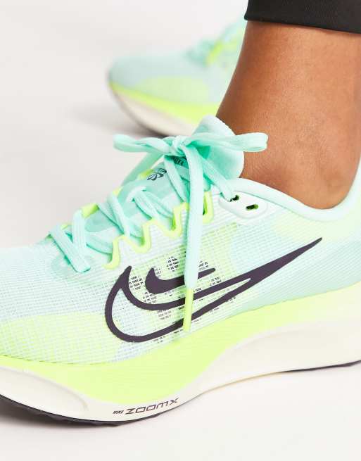 Moretón carrera Leyes y regulaciones Nike Running Zoom Flyknit 5 sneakers in turquoise and whie | ASOS