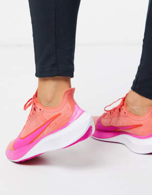 nike running zoom gravity trainers in pink