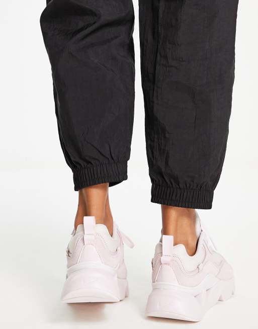 Nike Ryz 365 2 sneakers in light pink , 2 of 4