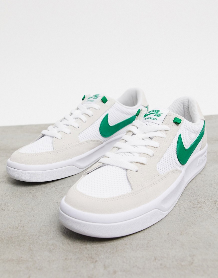 Nike SB – Adversary – Vita/gröna sneakers