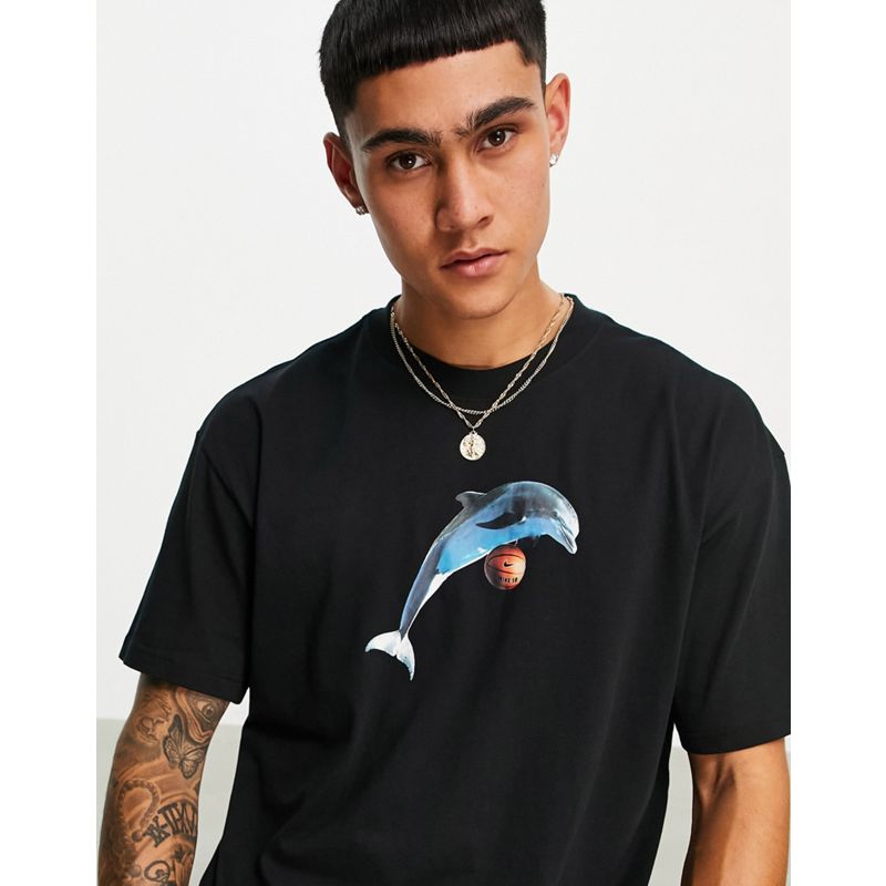 Top Activewear Nike SB - Bernard - T-shirt nera con stampa di delfino sul petto