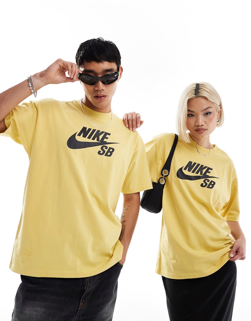Nike SB centre logo t-shirt in yellow