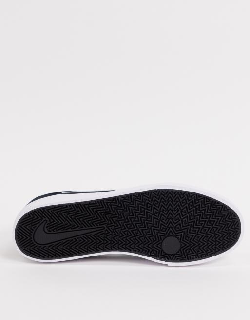 Nike SB Charge Canvas sneakers in zwart wit ASOS