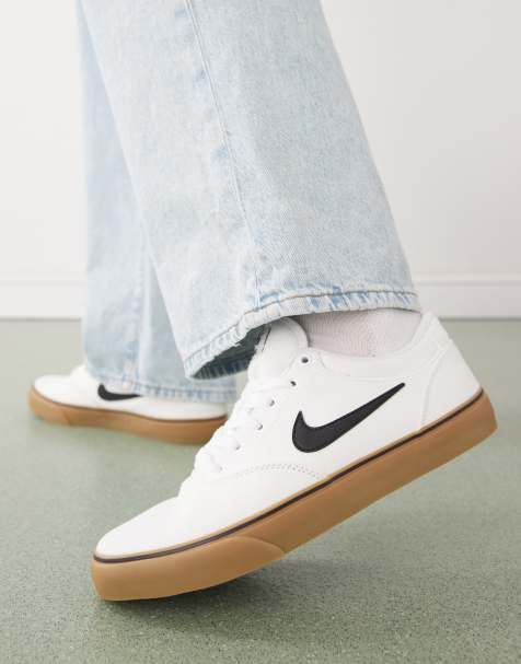 Nike SB Chron 2 trainers in white with brown gum sole - view 1