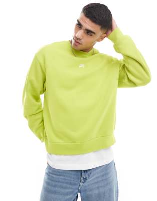 Nike SB Nike SB essential logo crew neck sweatshirt in cactus green