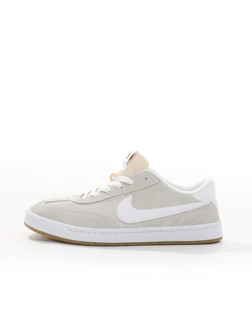Nike SB – FC Classic – Sneaker in Grau und Weiß, 2 von 5