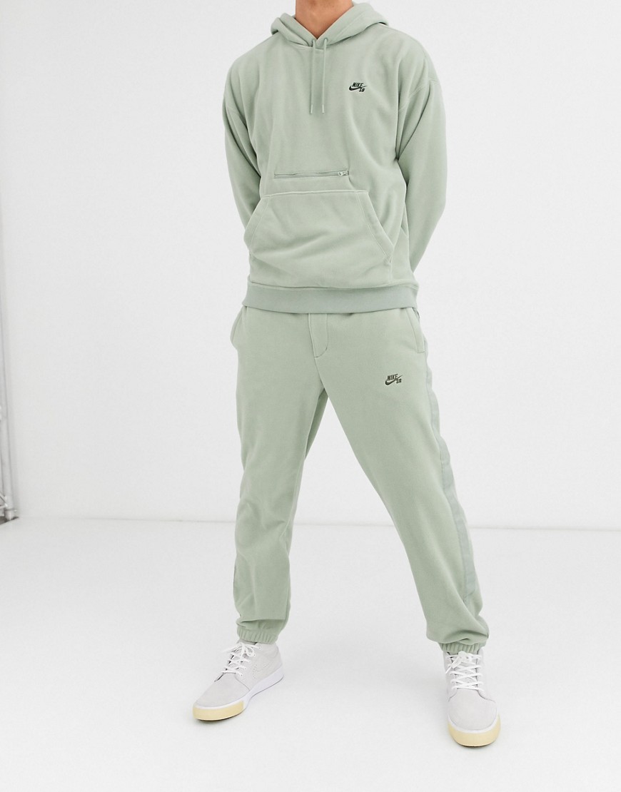 Nike SB fleece joggers with nomad side stripe and clip belt in khaki-Green