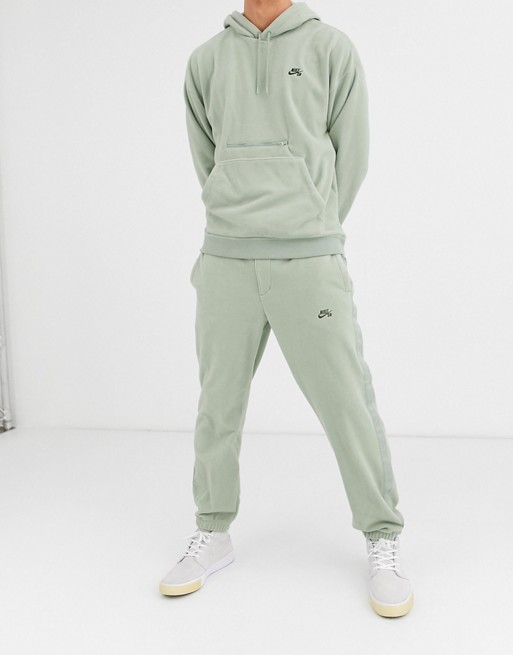 Nike SB fleece joggers with nomad side stripe and clip belt in khaki