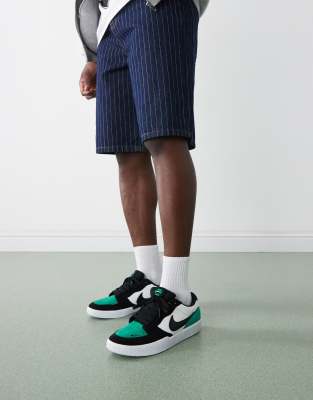 Nike SB – Force 58 – Sneaker in Weiß und Grün - view 1