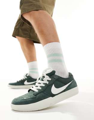 Nike SB Force 58 trainers in dark green and white - view 1