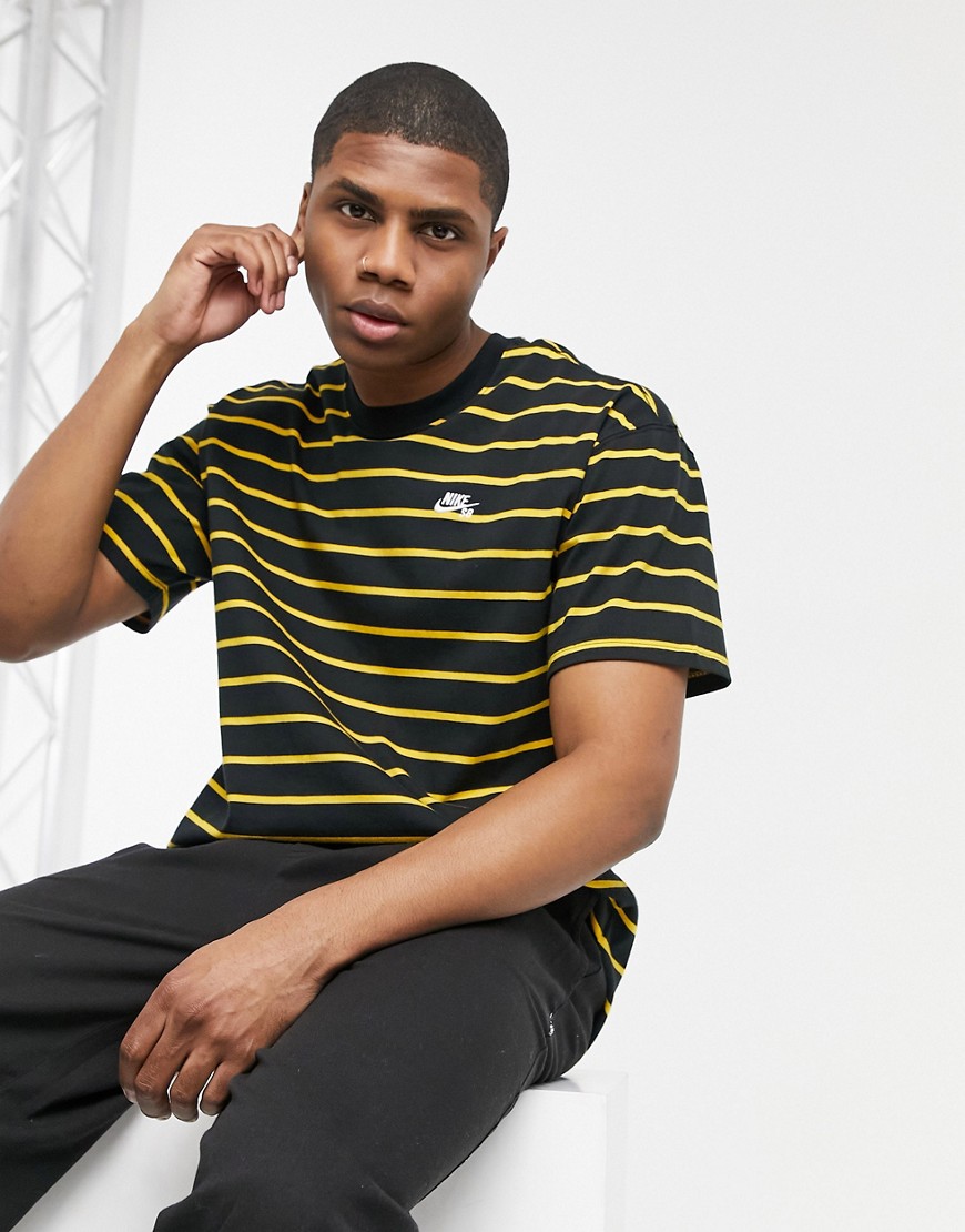 Nike SB - Gestreept T-shirt in zwart en geel