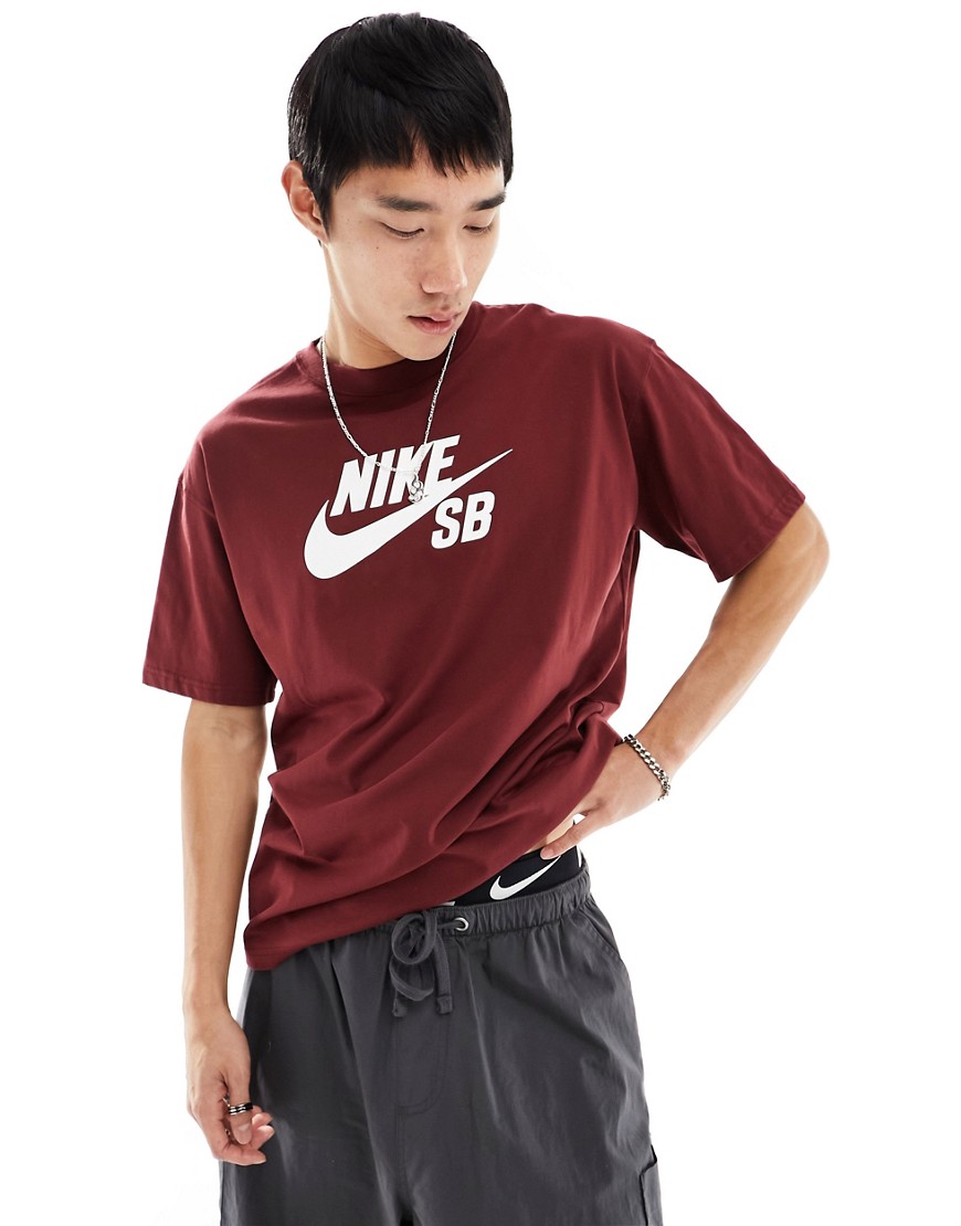 Nike SB logo t-shirt in burgundy-Red