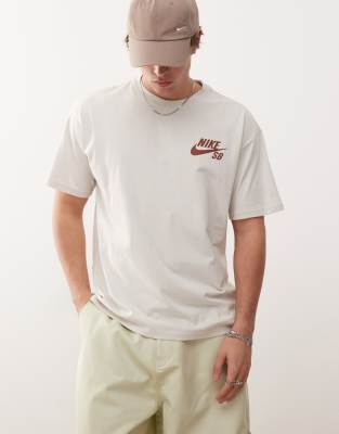 Nike SB - Lys beige T-shirt med logo på brystet - view 1