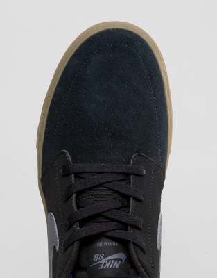 nike sb portmore ii ss trainers with gum sole in black