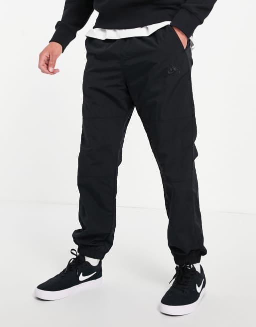 etik brændstof praktiserende læge Nike SB Skate track pants in black | ASOS