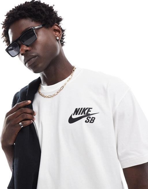 Nike SB - T-shirt bianca con logo sul petto
