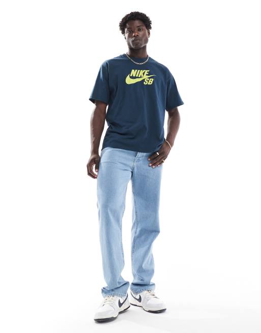 Nike SB - T-shirt met logo in het midden in marineblauw