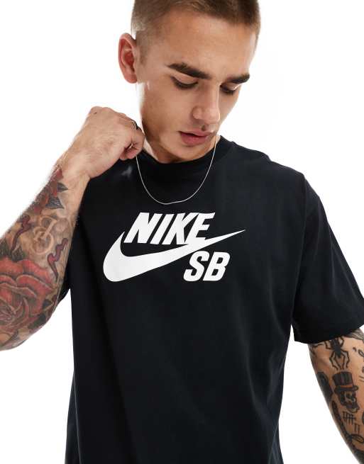 Nike SB - T-shirt met logo in het midden in zwart