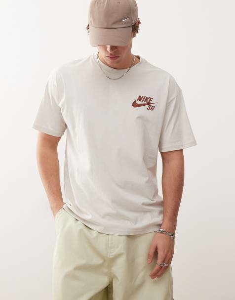 Nike SB - T-shirt met logo op de borst in lichtbeige - view 1