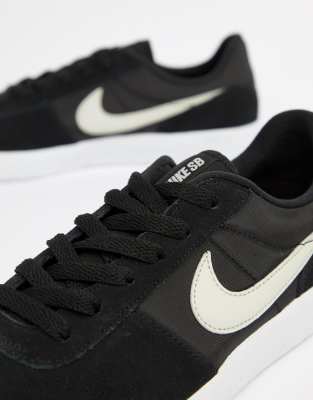 nike nere classiche