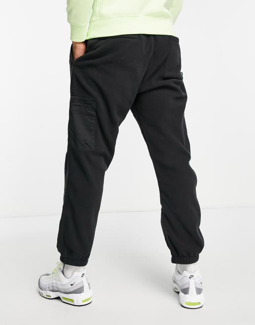 Nike SB Therma FIT Winterized polar fleece cargo joggers in black S2