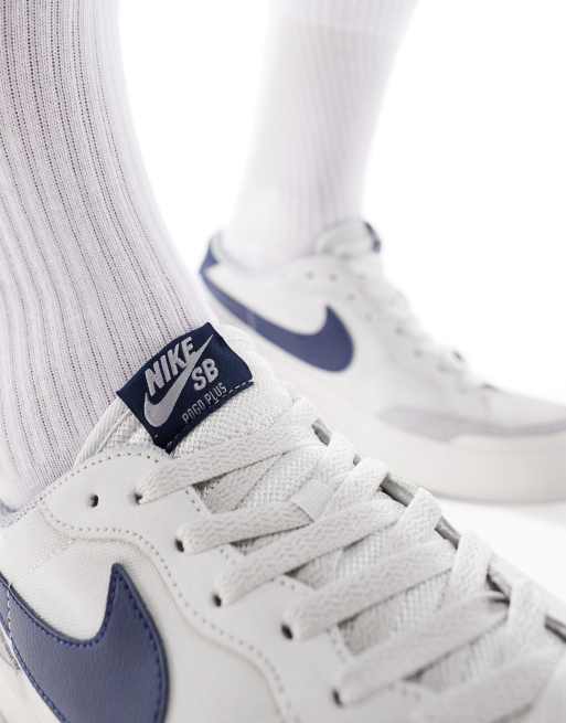 Nike SB Zoom Pogo plus trainers in white and navy , 3 of 5