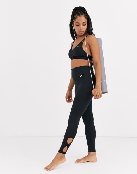 Nike – Schwarze Yoga-Leggings mit Zierausschnitt