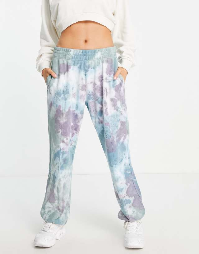 Nike Seasonal Classics Pack acid wash loose fit cuffed sweatpants in purple/multi - PURPLE