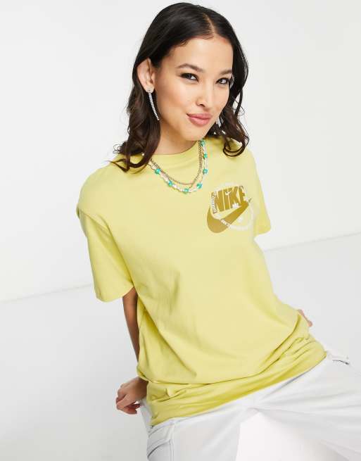 Nike – Sellerigrön t-shirt i boyfriend-modell med grafisk logga