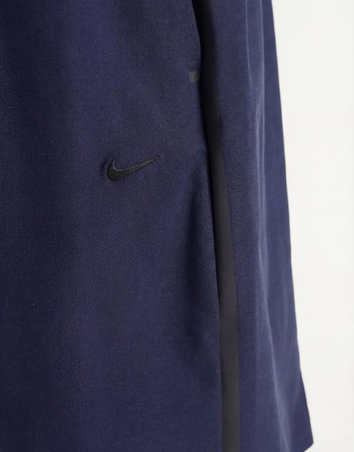 Nike – Shori – Marinblå shorts i techmaterial, 9 av 9