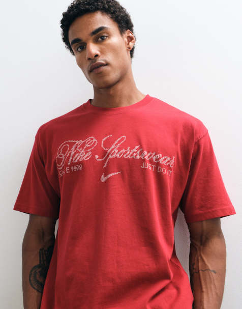 Nike short-sleeved logo t-shirt in deep red - view 1