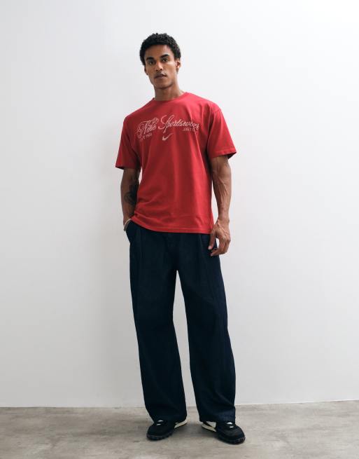 Nike short-sleeved logo t-shirt in deep red, 2 of 9