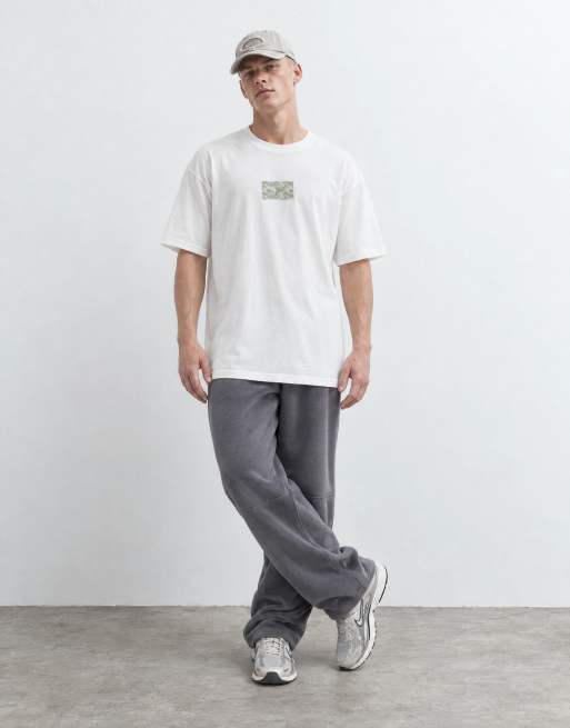 Nike short-sleeved t-shirt in white with floral patch, 6 of 9