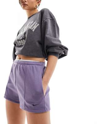 Nike - Shorts aus French Terry in Lila-Grau