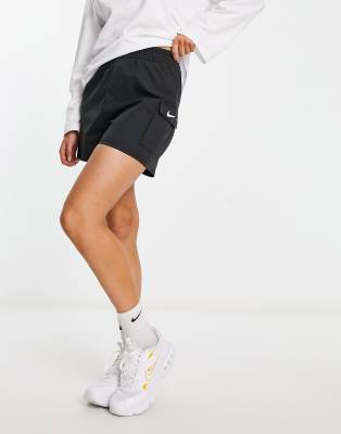 Nike - Shorts aus Webstoff in Schwarz mit Cargotaschen und kleinem Swoosh-Logo-Black