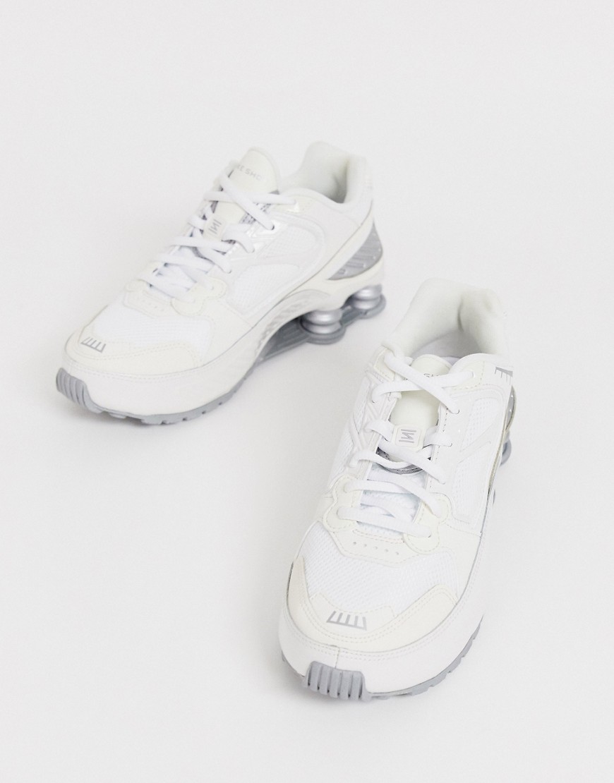 Nike - Shox Enigma 9000 - Sneakers in crème en zilver